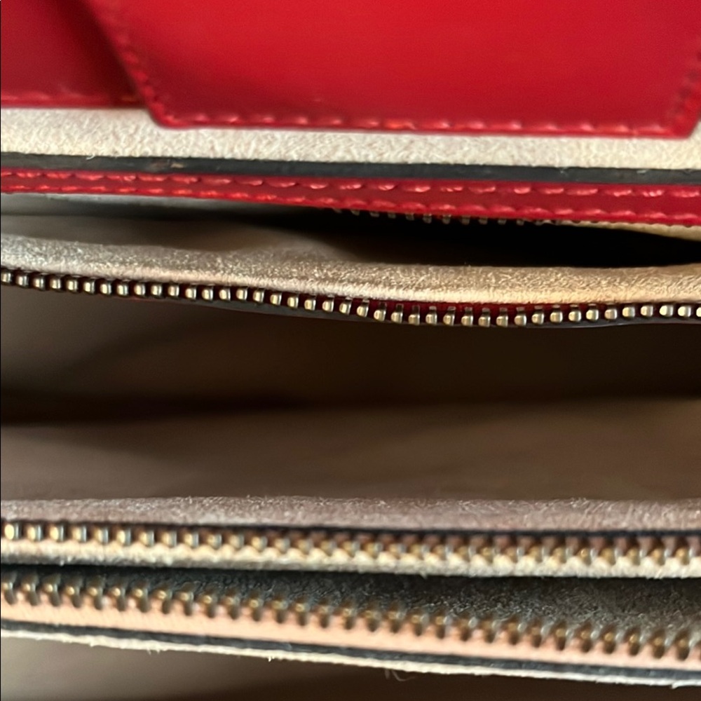 Gucci Red Shoulder Bag with Gold Hardware - Picture 5 of 16